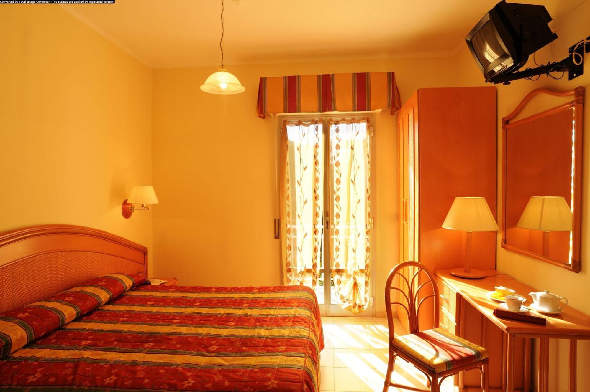 Hotel Casella Pietra Ligure Habitación foto